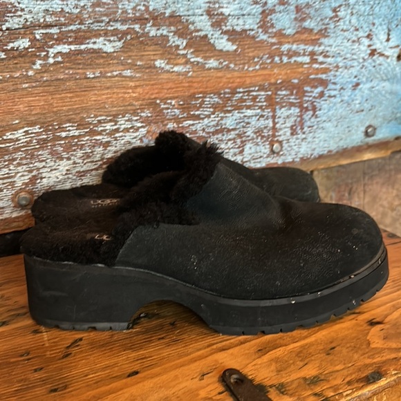 Ugg Black Suede Mules with Sherpa Lining Size 9 Y2K - Picture 1 of 7